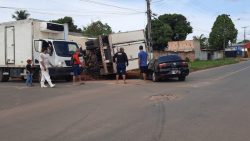 caminhao-invade-preferencial-e-causa-acidente-na-zona-oeste-de-boa-vista