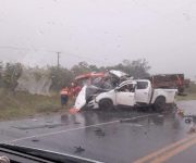 tres-pessoas-morrem-em-acidente-entre-caminhonete-e-caminhao-na-br-401,-em-roraima