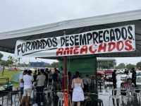 policiais-penais-formados-cobram-por-nomeacao-e-acampam-ha-45-dias-na-frente-do-palacio-do-governo-de-rr:-‘queremos-a-posse’